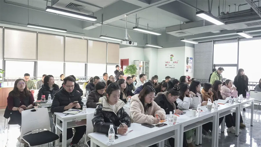 ��ռAI�șC������ɭ�������ӡ�AI���ֆT���c���������w�������Ӗ